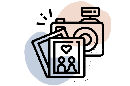 Aparat z fleszem i zdjęcia symbolizujące galerię wspomnień z fotobudki